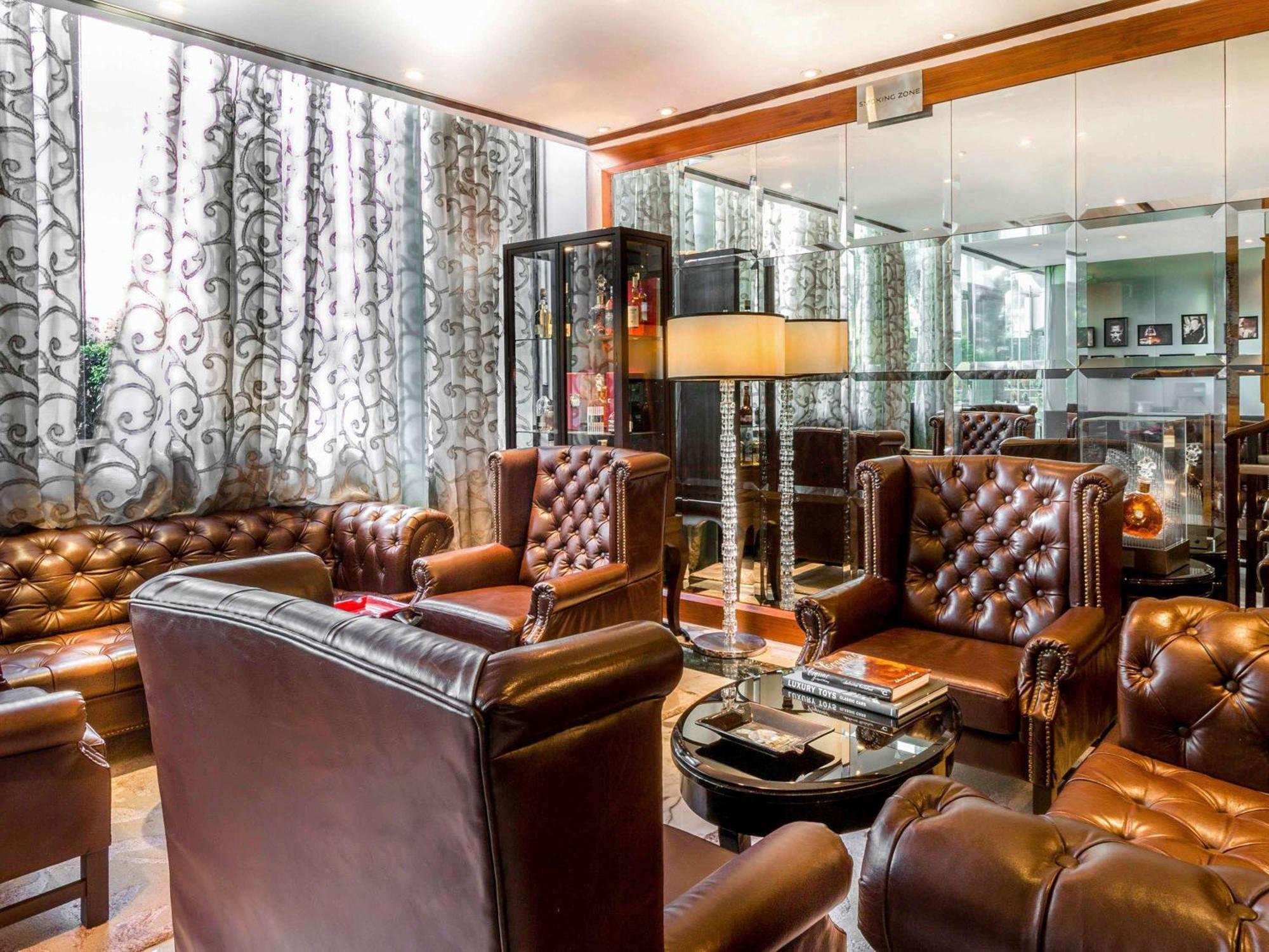 Sofitel Mumbai Bkc Hotel Buitenkant foto The lounge at the hotel