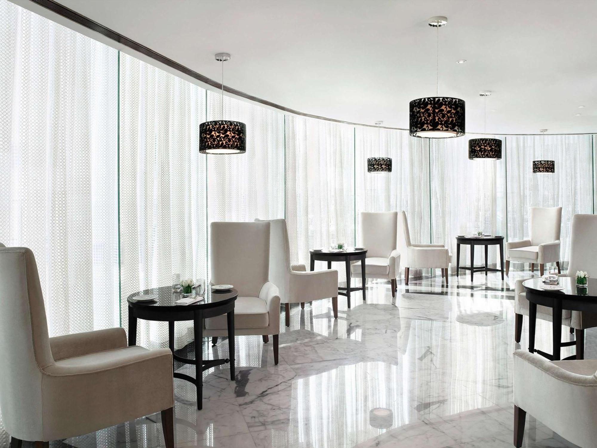 Sofitel Mumbai Bkc Hotel Buitenkant foto The Lounge at the airport