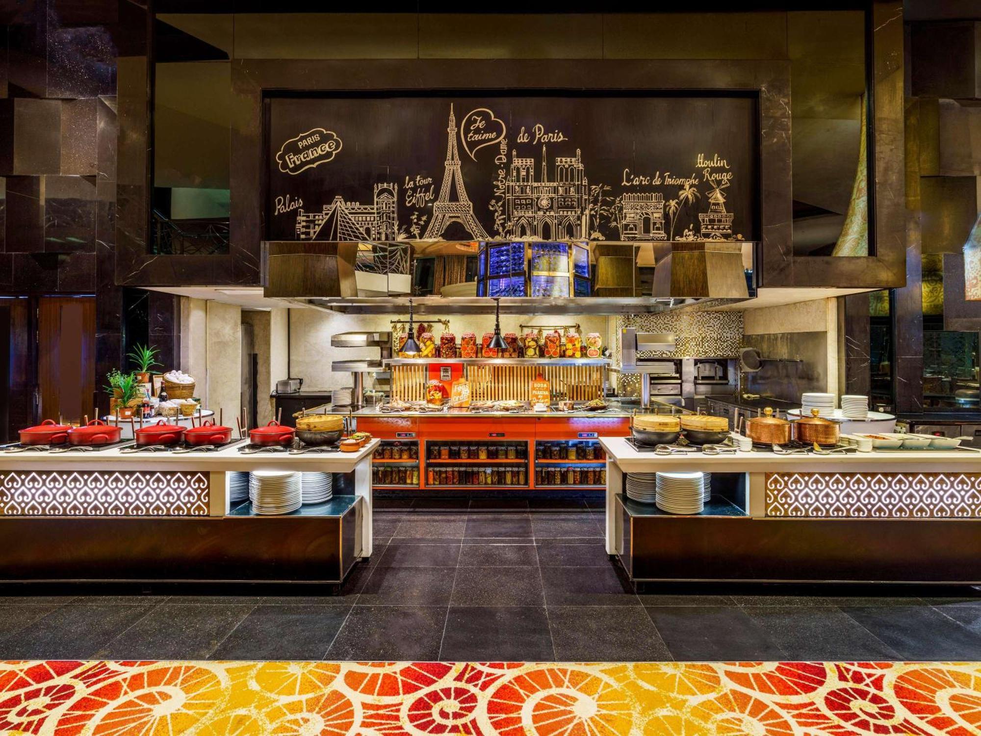 Sofitel Mumbai Bkc Hotel Buitenkant foto The buffet at Wynn